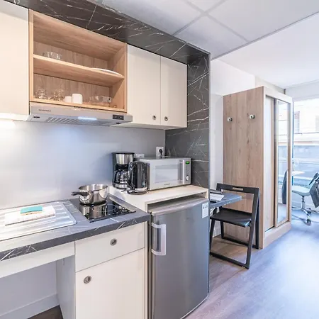Break & Les Carmes Dechaux Aparthotel 3*